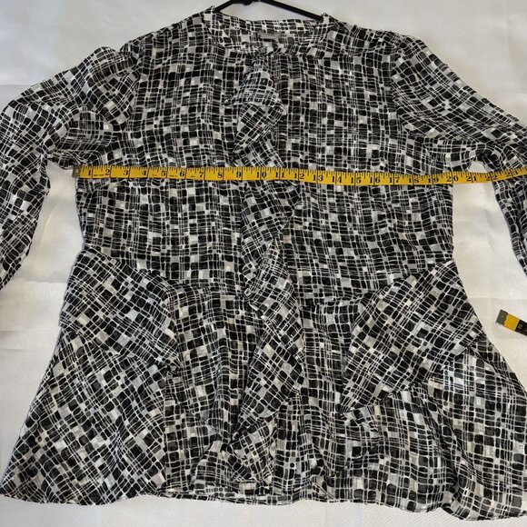 Chicos Black & White Geometric Ruffle Blouse Size 1 (6/8/10) Sheer Lightweight L - Picture 11 of 11
